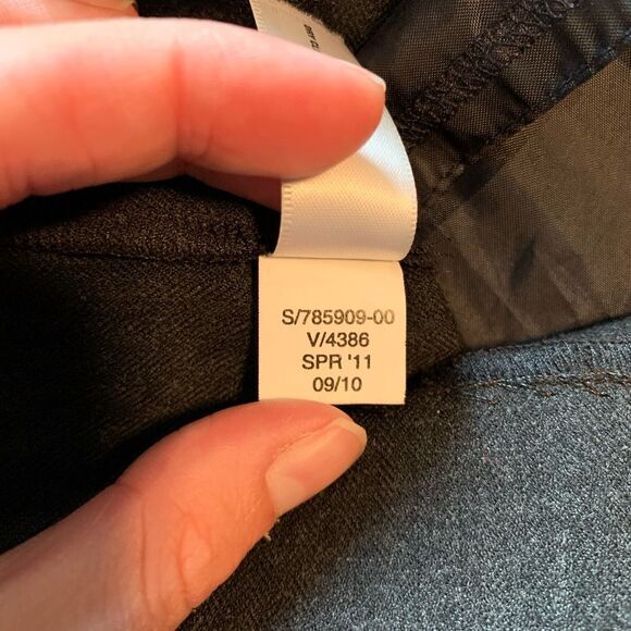 Gap dark grey wool blend skirt. Size 0 - Picture 3 of 10